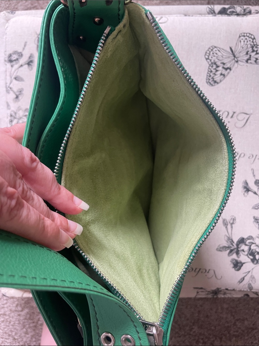 Marc Jacobs Emerald Green Leather Shoulder Bag with Front Pockets - Picture 11 of 14